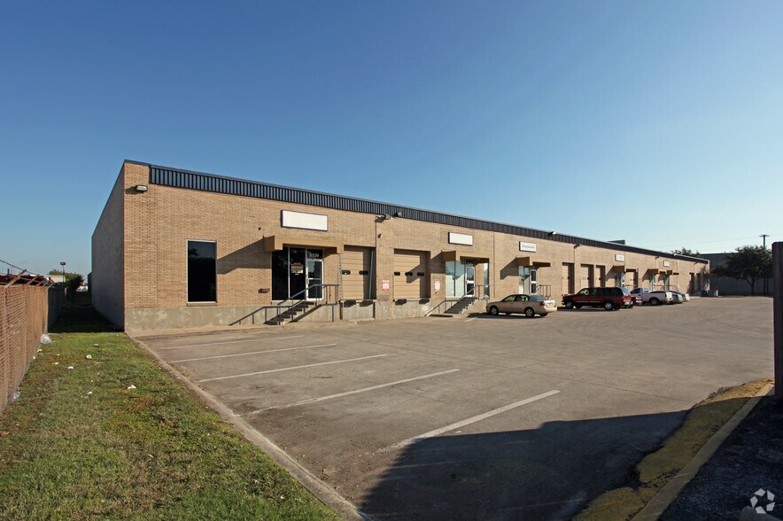 More Photos Of 3511-3539 Irving Blvd, Dallas Light Distribution For Lease
