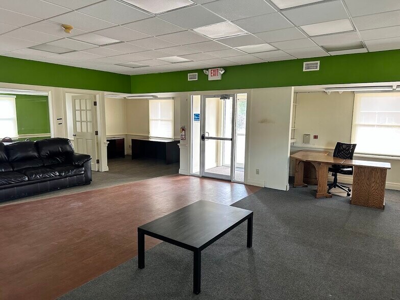 More Photos Of 327 E 3rd St, Uhrichsville Bank For Sale