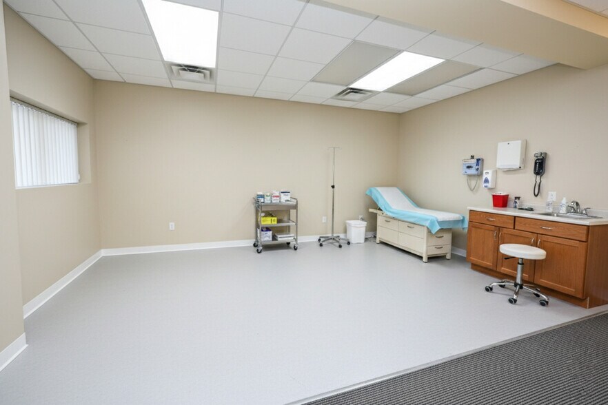 More Photos Of 19-23 Park St, Stoughton Office For Lease
