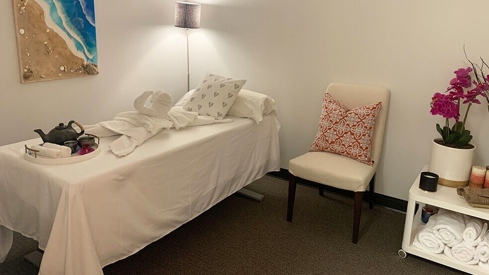 More Photos Of 8045 Arco Corporate Dr, Raleigh Office For Lease