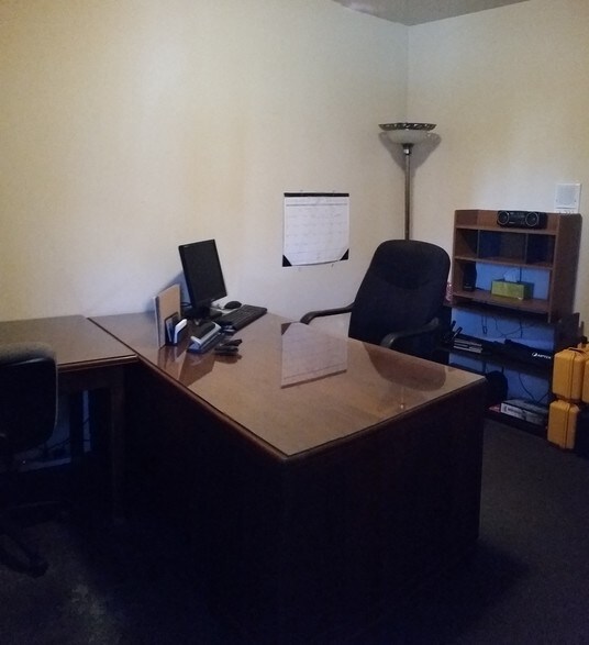 More Photos Of 431 Whitney Ave, Ames Warehouse For Sale