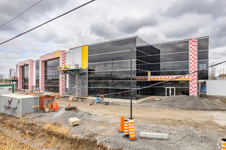 Primary Photo Of 260 Rue Jacques, Laval Warehouse For Sale