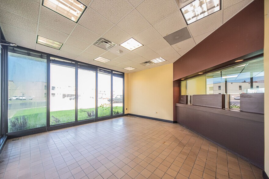 More Photos Of 325 Washington St, Paducah Bank For Lease