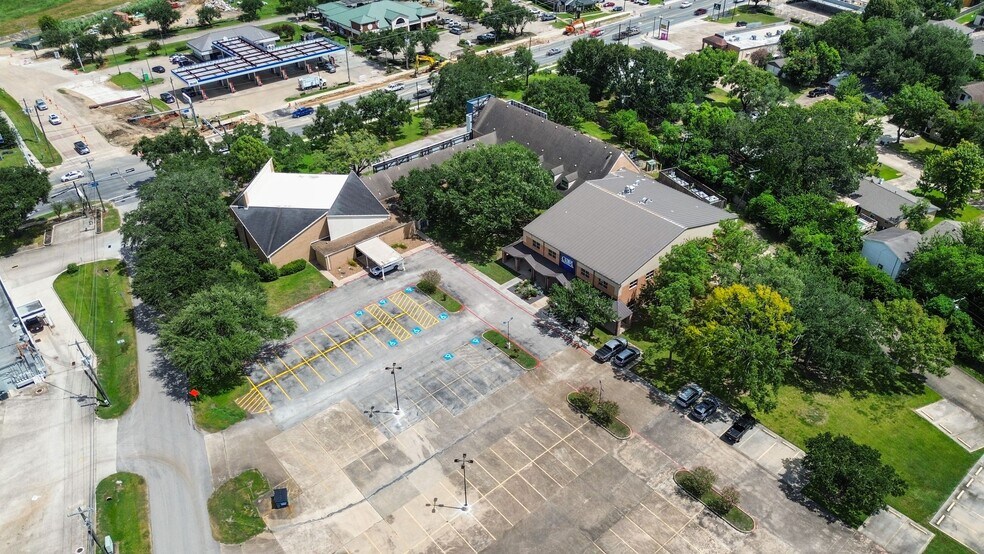 More Photos Of 1411 W Main St, League City Schools For Sale