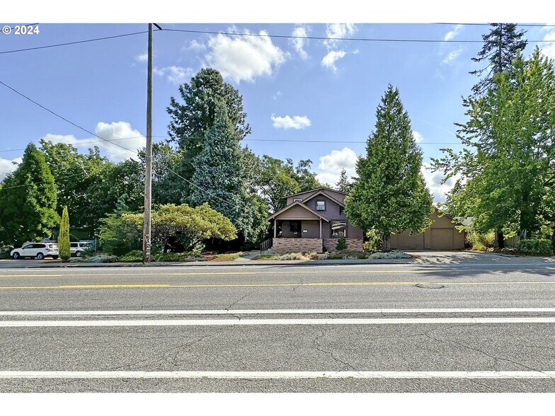 More Photos Of 4608 NE 102nd Ave, Portland Veterinarian Kennel For Sale