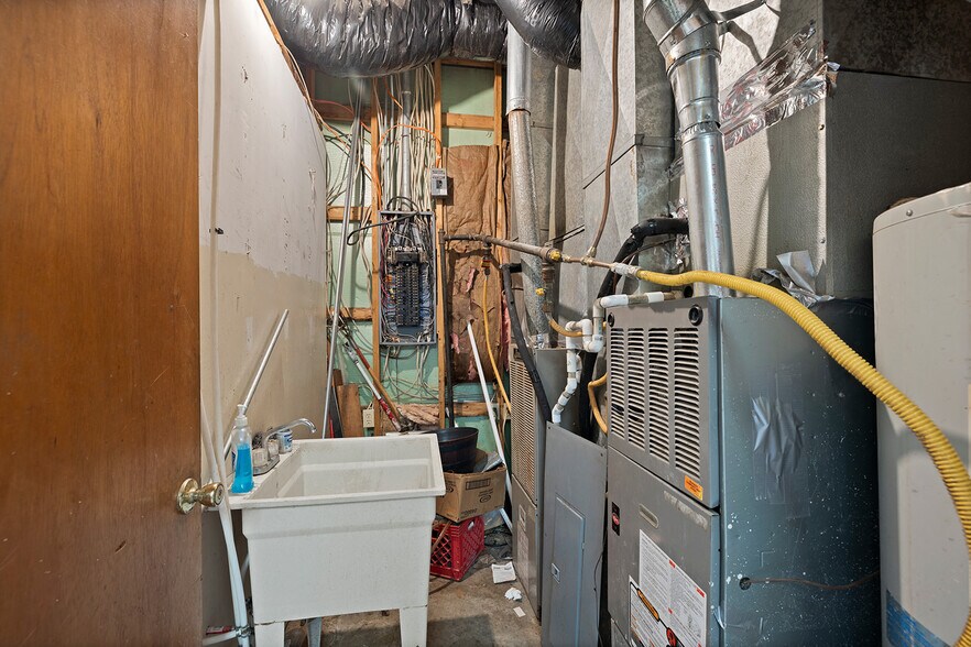 More Photos Of 143 E Main St, Fordland General Retail For Sale