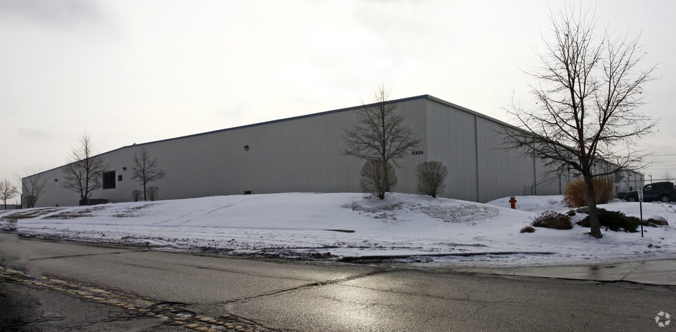 More Photos Of 15501 Industrial Pky, Cleveland Manufacturing For Sale