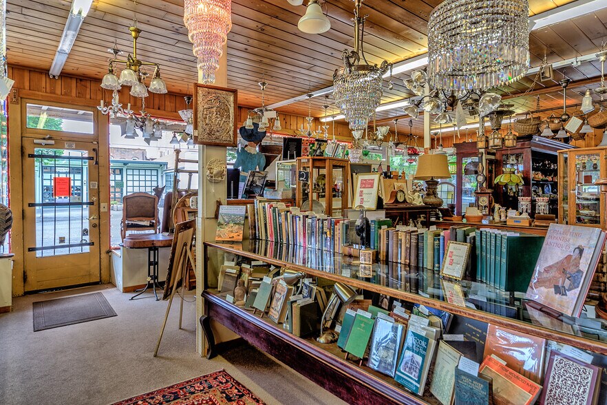 More Photos Of 802 Washington St, Port Townsend General Retail For Sale