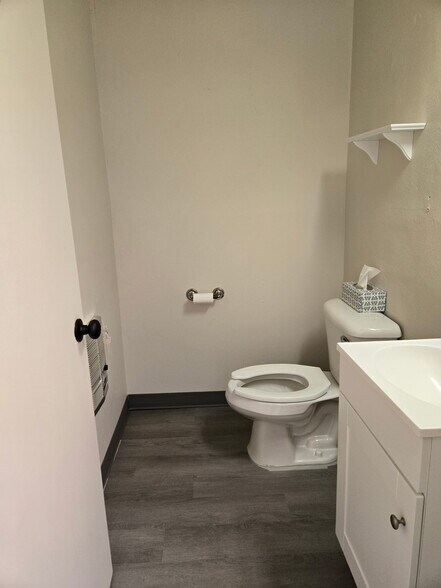 More Photos Of 204 E State St, Botkins Office For Lease