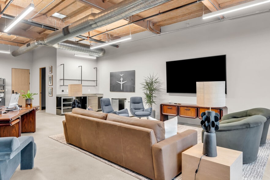 More Photos Of 769-791 Newton Way, Costa Mesa Showroom For Lease