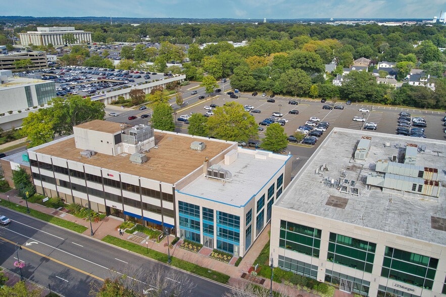 More Photos Of 1051 Franklin Ave, Garden City Office For Sale