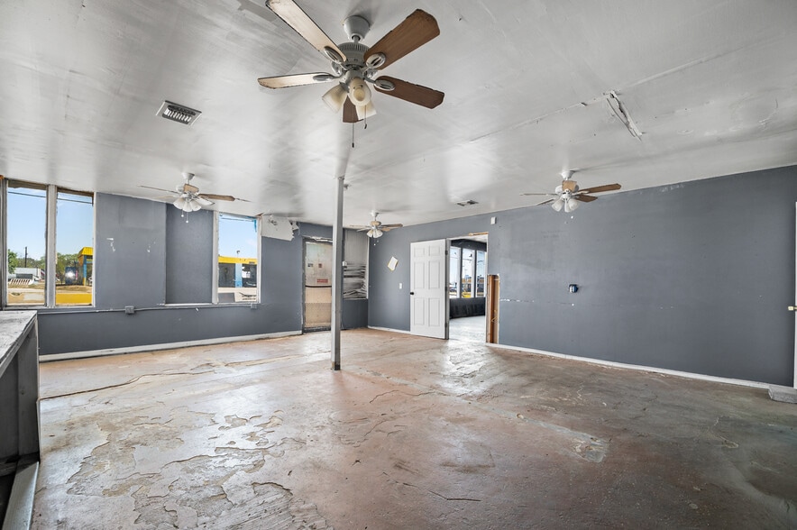 More Photos Of 2423 Palo Alto Rd, San Antonio Convenience Store For Sale