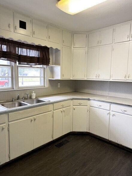 More Photos Of 2600 N Park Rd, Connersville Flex For Sale