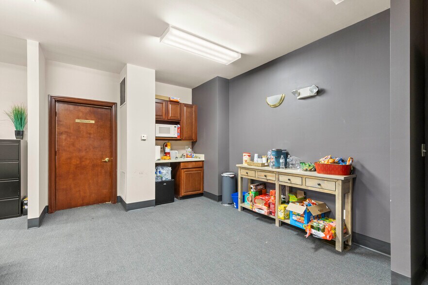 More Photos Of 132 N High St, Gahanna Office For Sale