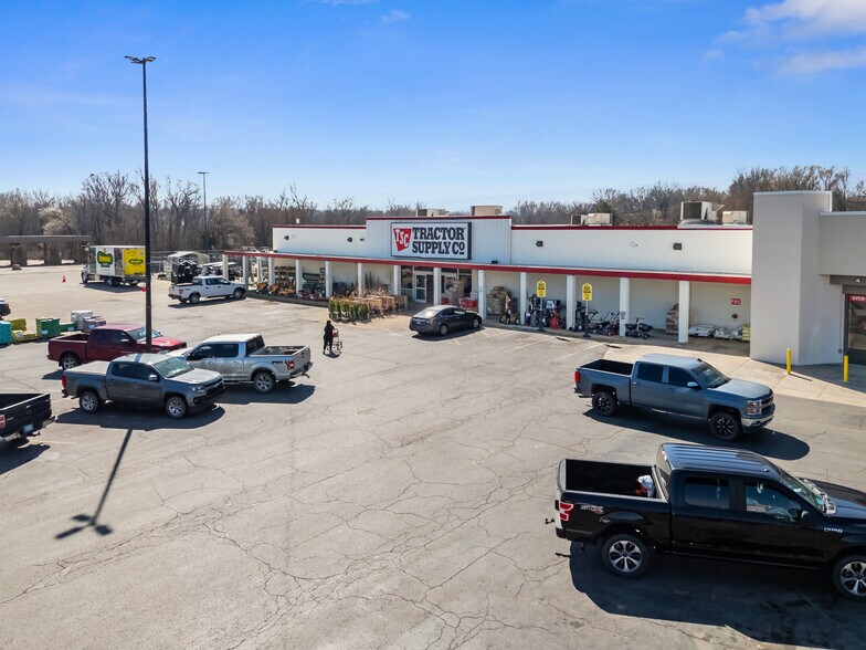 More Photos Of 1900 E Cherokee Ave, Sallisaw Storefront For Sale