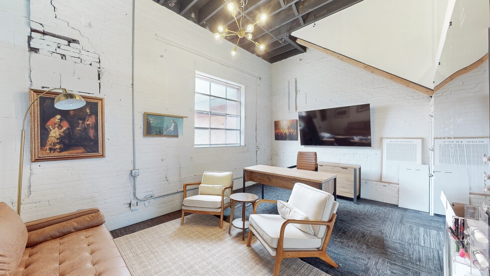 More Photos Of 2111 Center St, Cleveland Freestanding For Lease