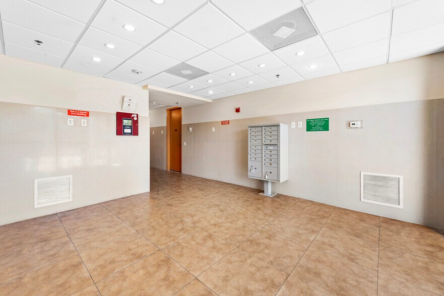 More Photos Of 2227 N Federal Hwy, Hollywood Office For Lease