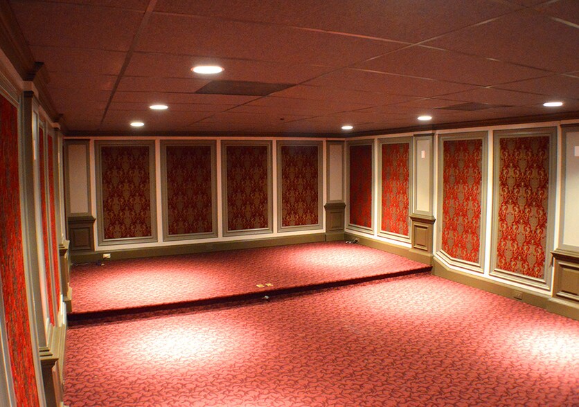 More Photos Of 316 E Market St, Leesburg Office For Sale