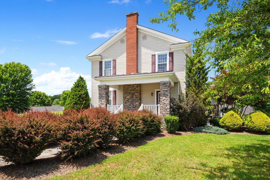 More Photos Of 6245 University Park Dr, Radford Office Residential For Sale