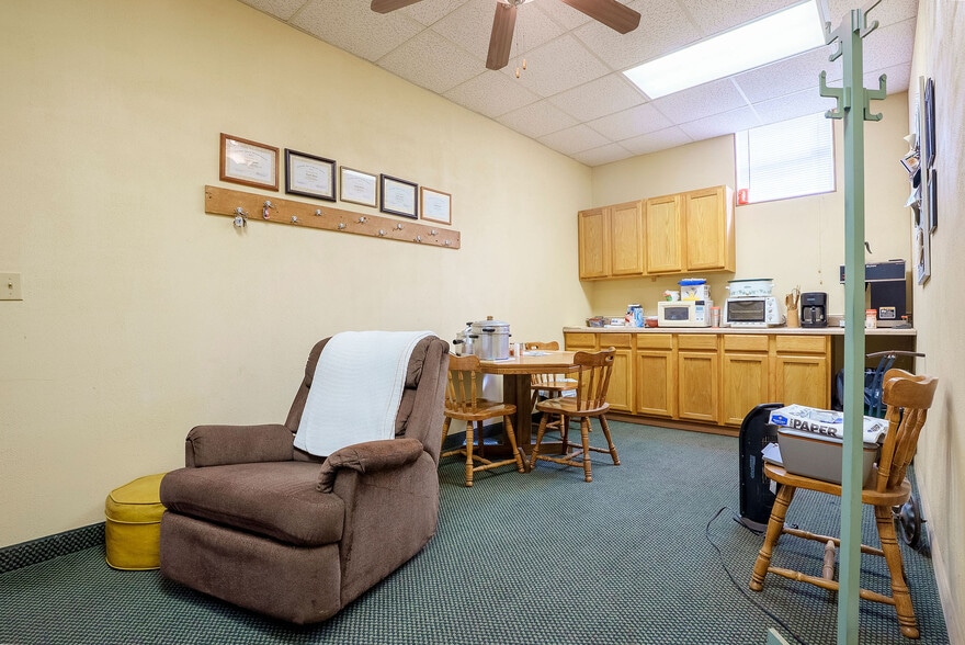 More Photos Of 167 Mill Run, Waverly Warehouse For Sale