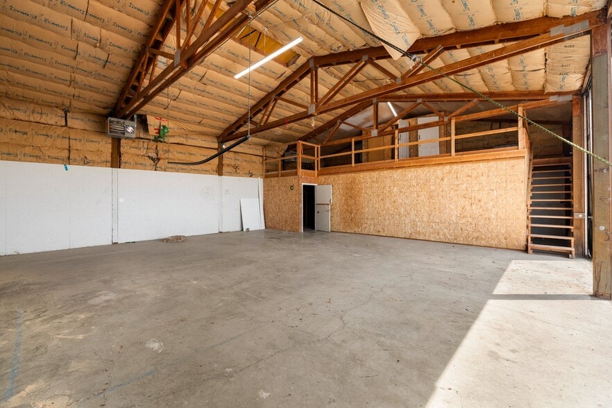 More Photos Of 547 N 4th Ave, Cornelius Warehouse For Lease