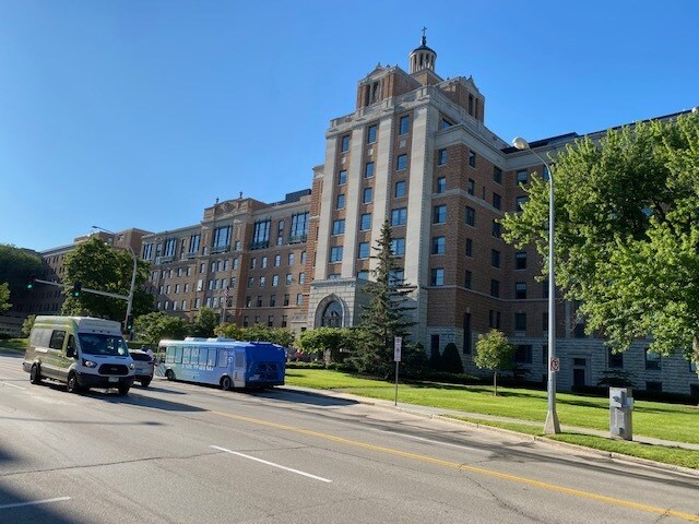 More Photos Of 1227 2nd St SW, Rochester Storefront For Lease