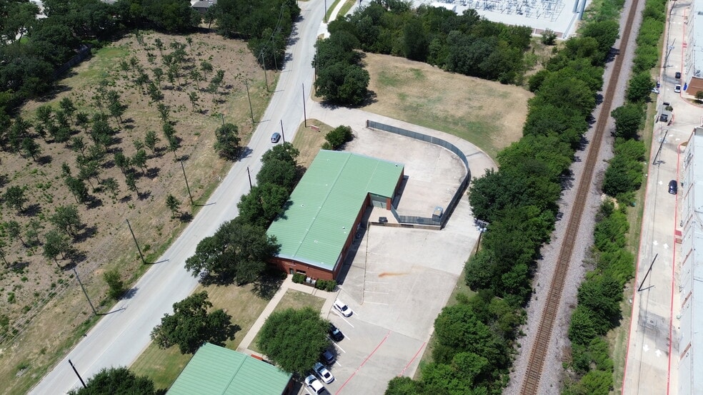 More Photos Of 1075 Chisolm Trl, Keller Industrial For Sale