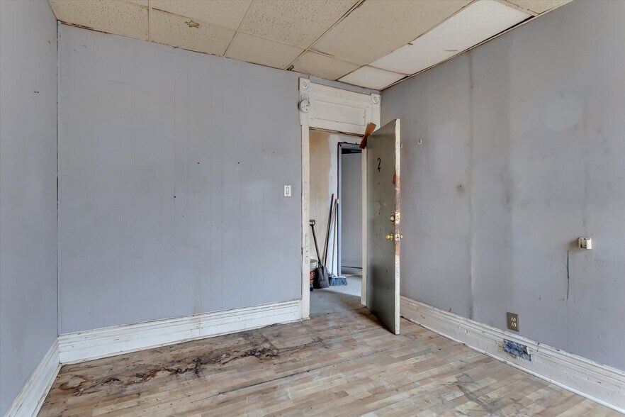 More Photos Of 514 Aylmer St N, Peterborough Multifamily For Sale