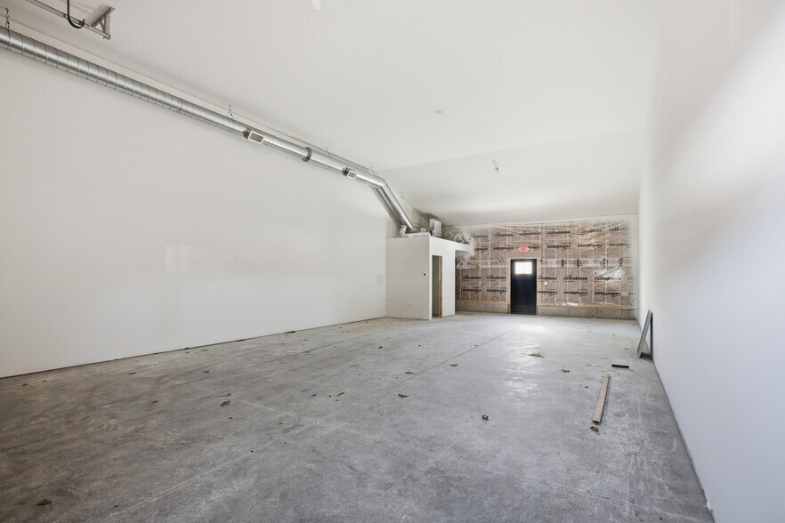 More Photos Of 300 Exeter Rd, Hampton Industrial For Lease