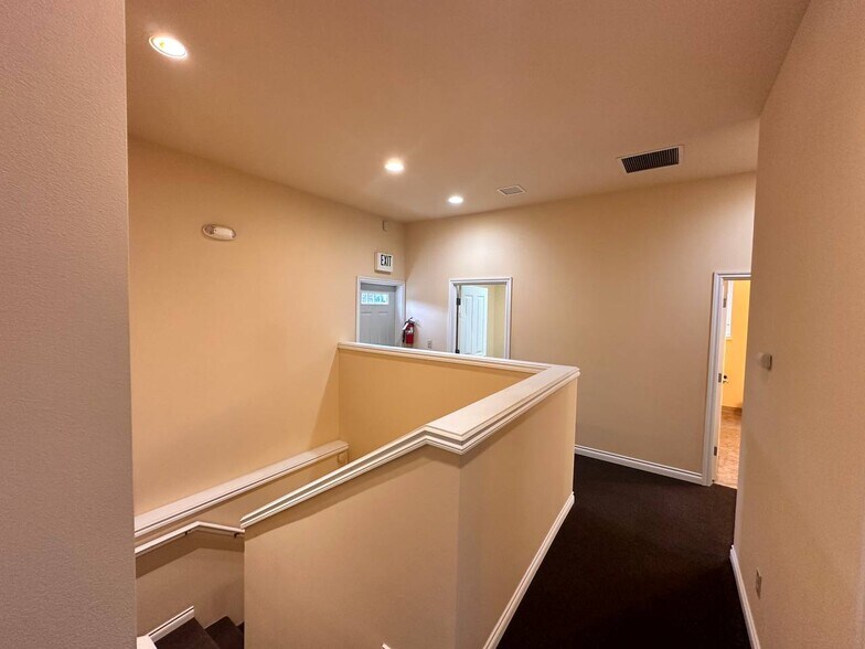 More Photos Of 10205 Lake City Way NE, Seattle Medical For Sale