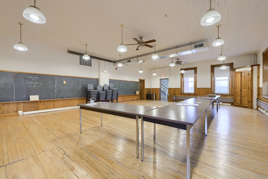 More Photos Of 3540 Saint Lawrence Ave, Reading Loft Creative Space For Sale