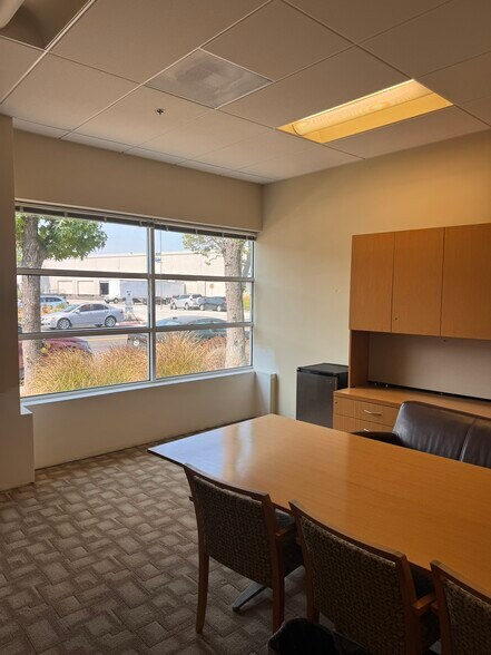 More Photos Of 6001 Rickenbacker Rd, Commerce Research And Development For Lease