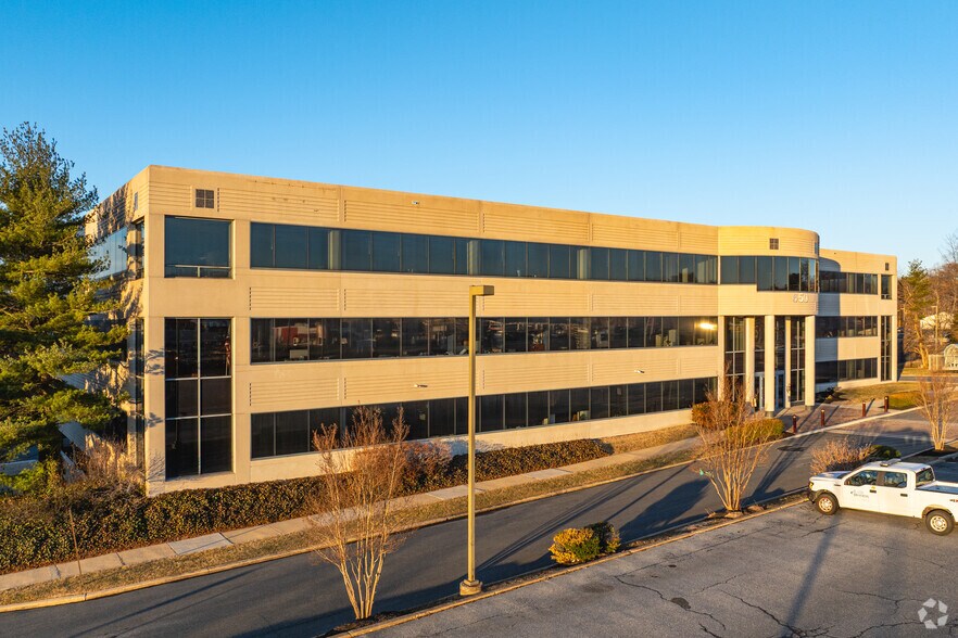 More Photos Of 650 Naamans Rd, Claymont Office For Sale