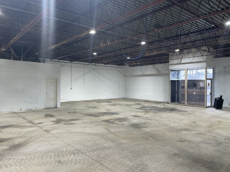 More Photos Of 5905 Wolf Creek Pike, Dayton Warehouse For Lease