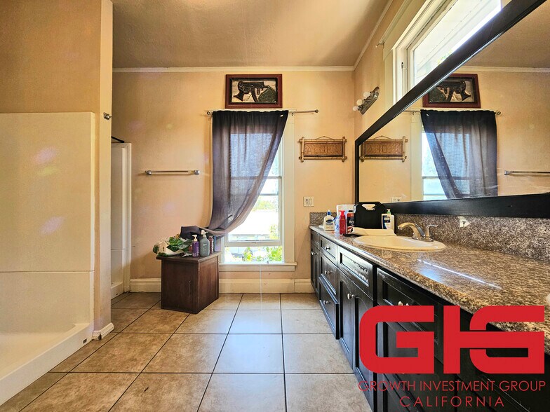 More Photos Of 695 N Main St, Pomona Apartments For Sale