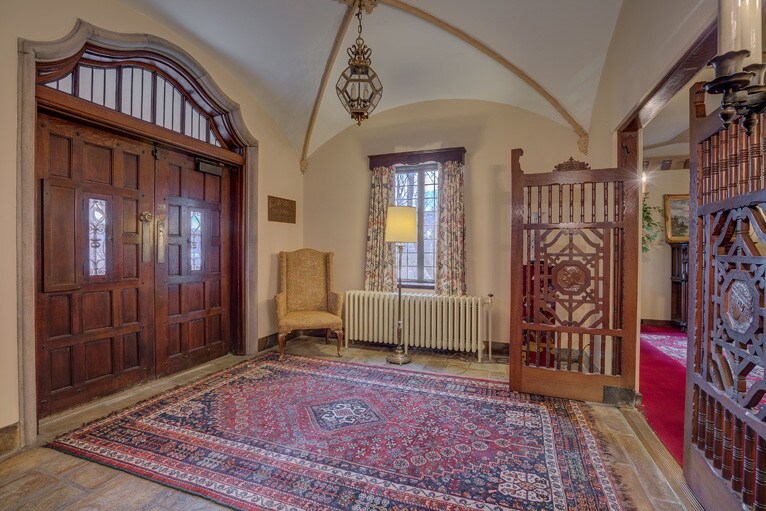 More Photos Of 3464 Central Pky, Cincinnati Funeral Home For Sale