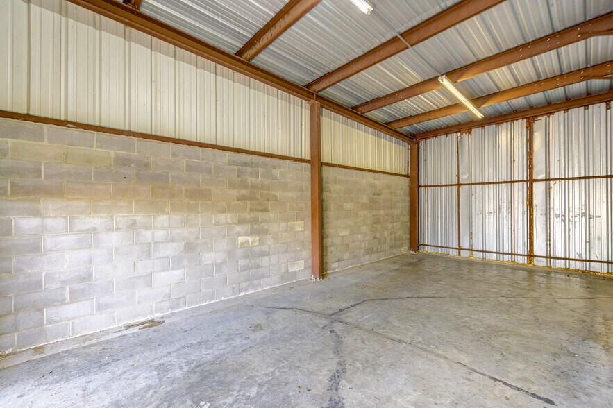 More Photos Of 75 Centrex Dr, Vicksburg Industrial For Lease