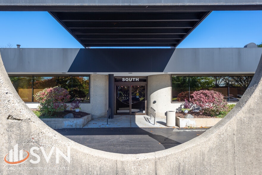 More Photos Of 1425 N McLean Blvd, Elgin Medical For Lease