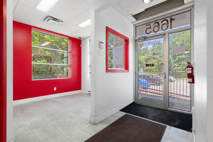 More Photos Of 1665 Rue Atmec, Gatineau Distribution For Lease