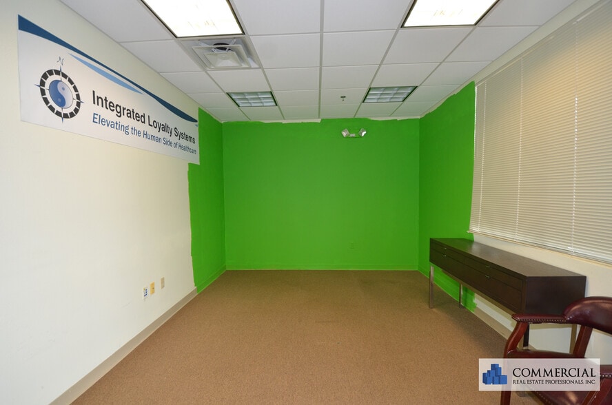 More Photos Of 13538 Village Park Dr, Orlando Office Residential For Lease