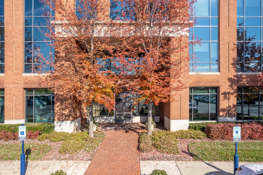 4449 Easton Way, Columbus, OH 43219 Office For Lease