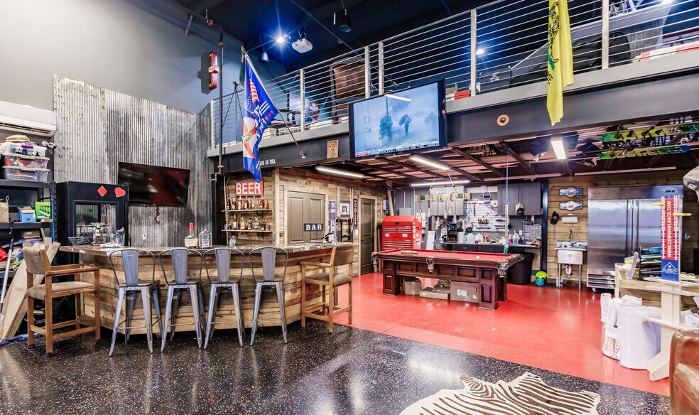 More Photos Of 16261 Pine Ridge Rd, Fort Myers Warehouse For Sale