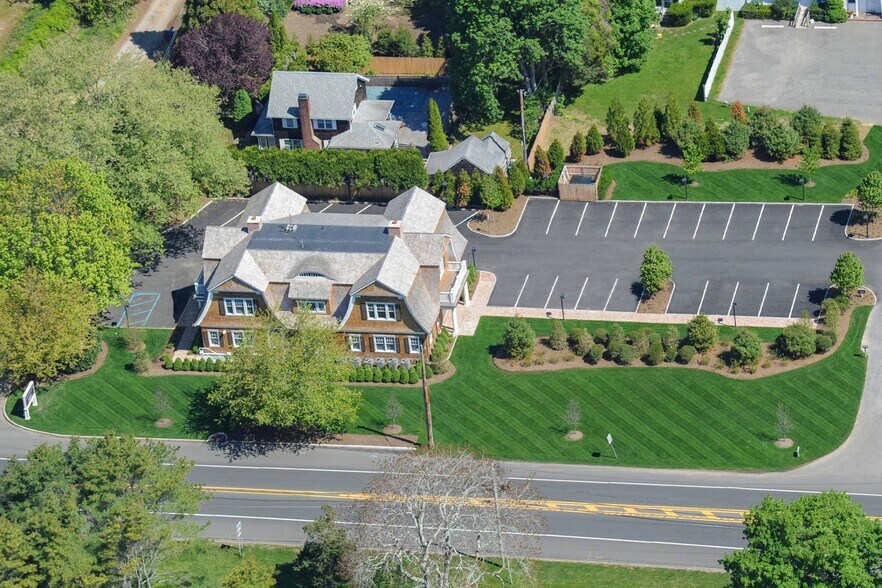 More Photos Of 26 Montauk Hwy, East Hampton Office For Sale