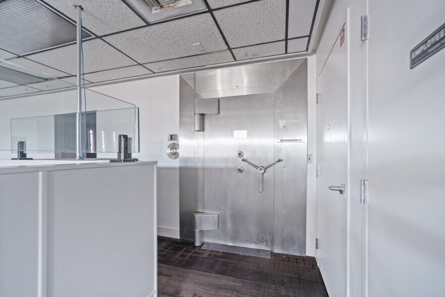 More Photos Of 1755 E Lakeside Dr, Bullhead City Bank For Sale