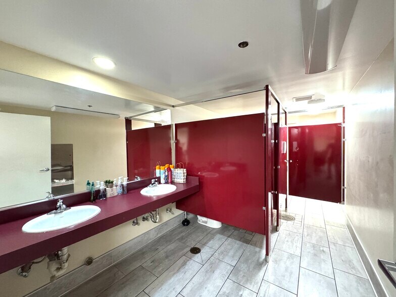 More Photos Of 815-821 Webster St, Oakland Storefront Retail Office For Lease