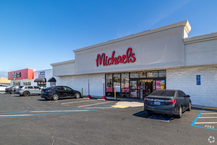 Primary Photo Of 2740-2750 Midway Dr, San Diego Unknown For Lease