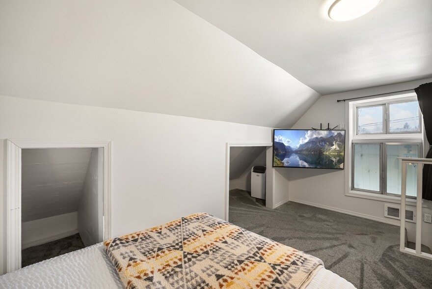 More Photos Of 501 N 4th Ave, Sandpoint Hotel For Sale