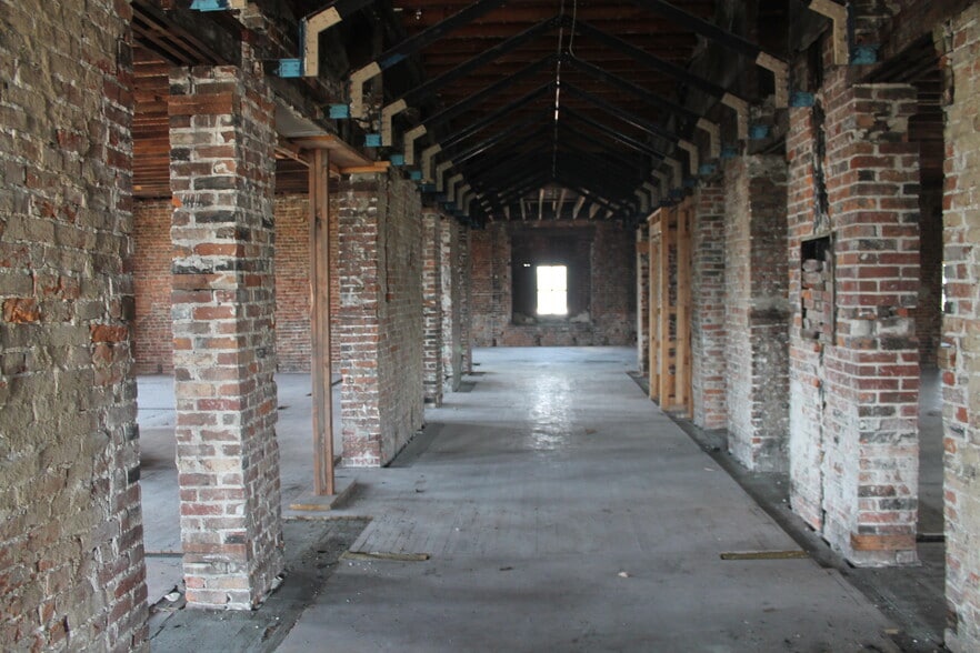 More Photos Of 201 E Main St, Carbondale Office Residential For Lease