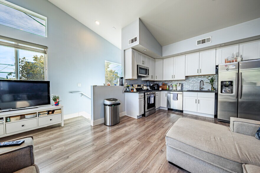 More Photos Of 5743 Case Ave, North Hollywood Apartments For Sale