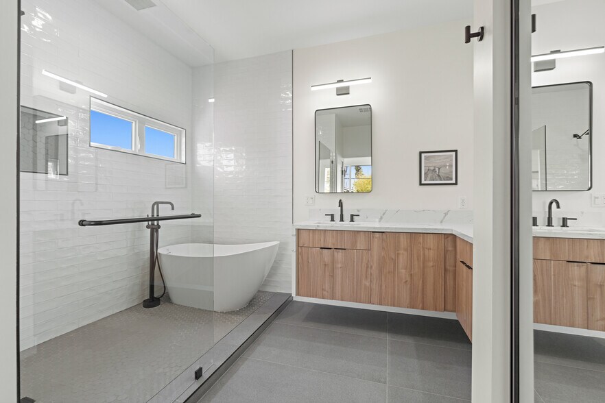 More Photos Of 705 6th Ave, Venice Apartments For Sale